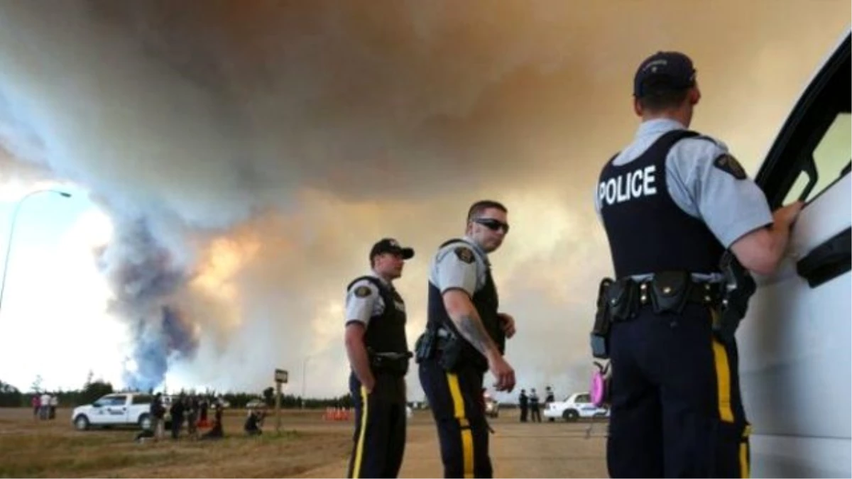 Kanada\'da Yangın: Bir Kentin Yüzde 20\'si Yandı