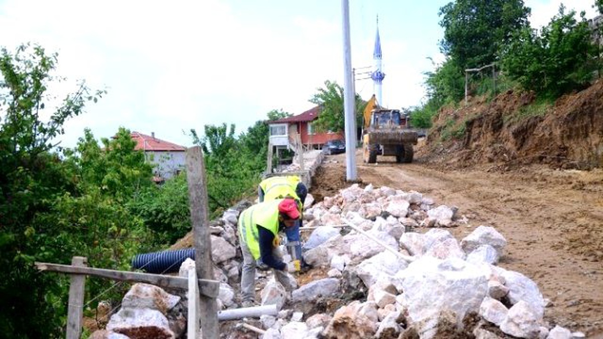 Kartepe Belediyesi\'nden Eşme\'de Duvar Çalışması