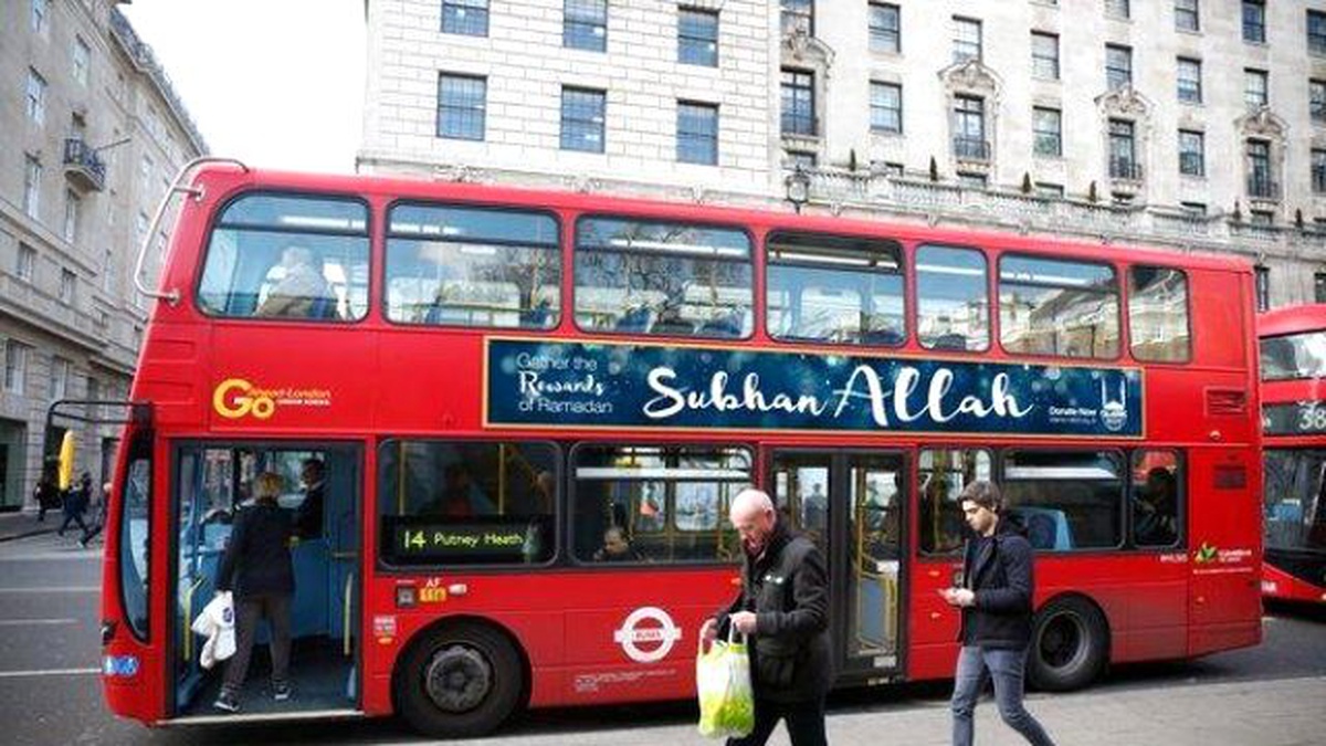 Londra Otobüslerine \'Subhan Allah\' Yazısı