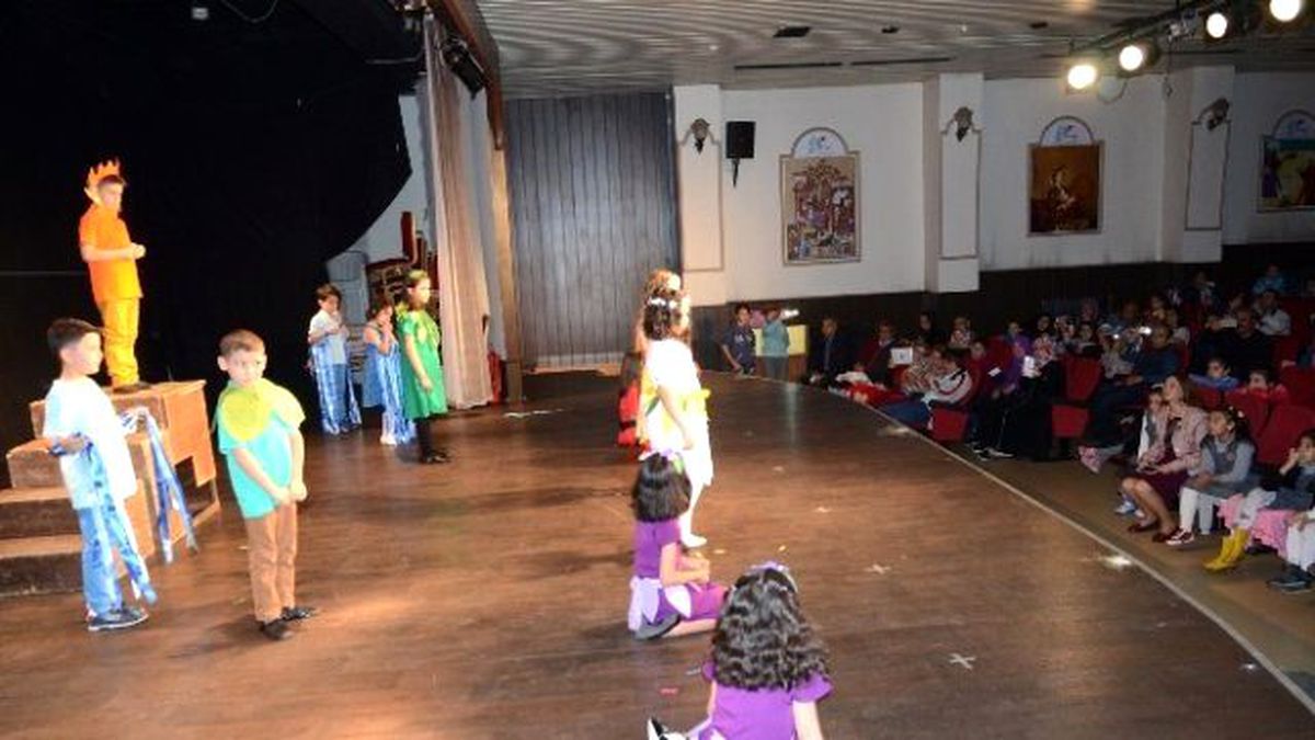 Miniklerden Drama Gösterisi