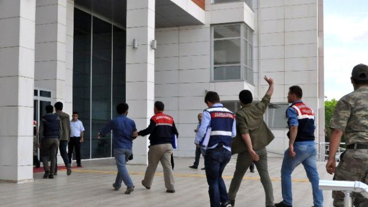 Nizip\'te PKK Propagandası Yapan 54 Kişi Gözaltına Alındı
