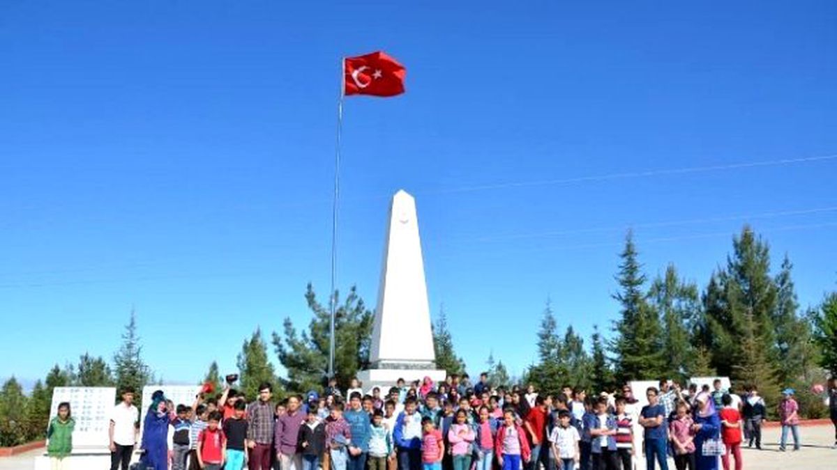 Öğrencilerden Şehitlik Ziyareti