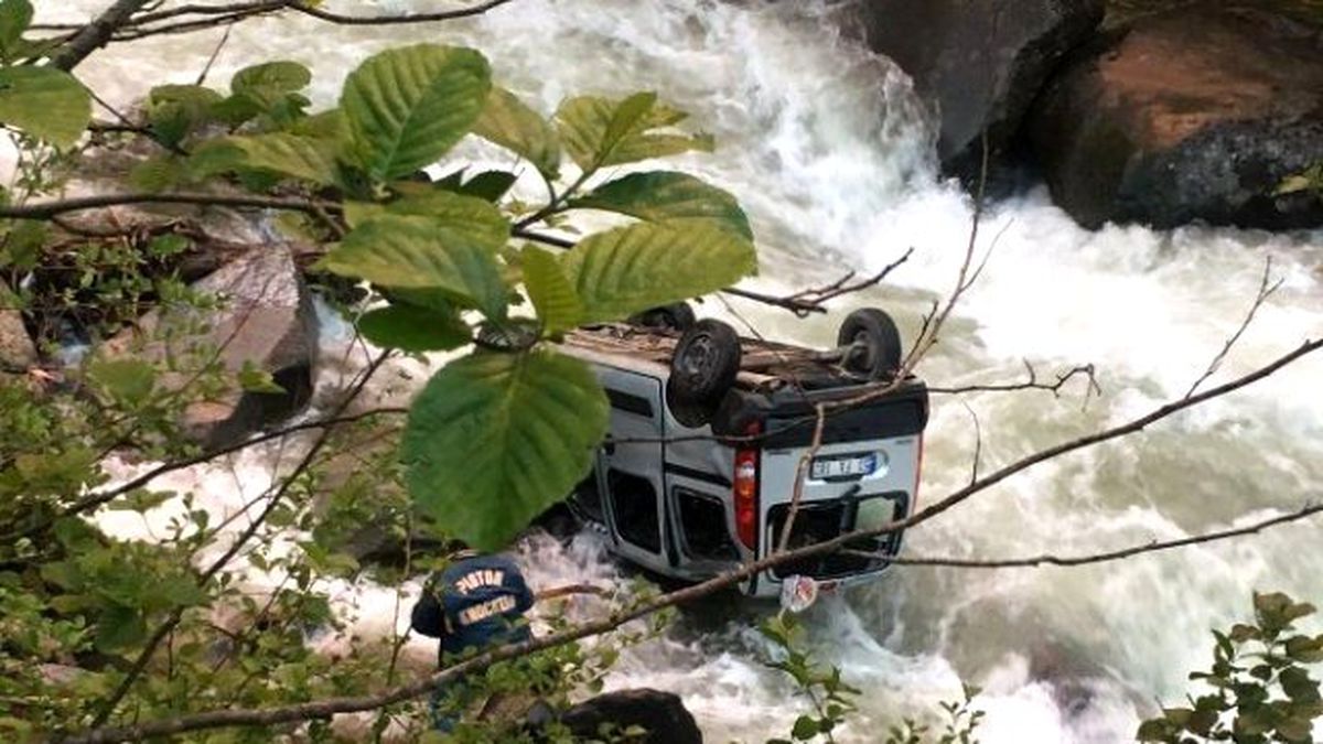 Rize Ayder Yolu\'nda Bir Araç Dereye Uçtu: 1 Ölü, 4 Yaralı
