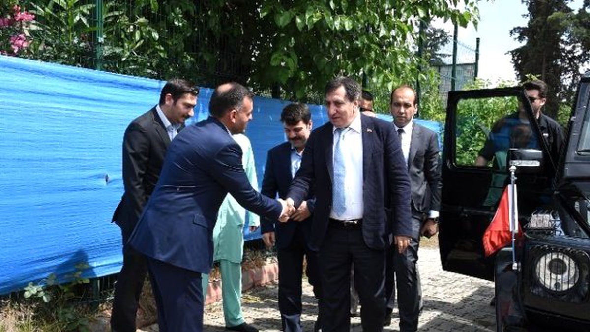 Şanlıurfa Valisi Eyvan Derneği\'ni Ziyaret Etti