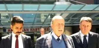 Şevket Demirel'in Ölüm Haberini Alan Dostları Hastaneye Geldi