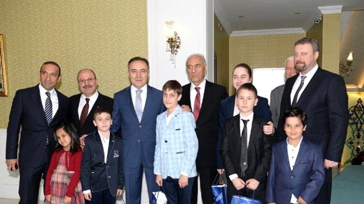 Sıtkı Alp\'e Fahri Doktora Diploması