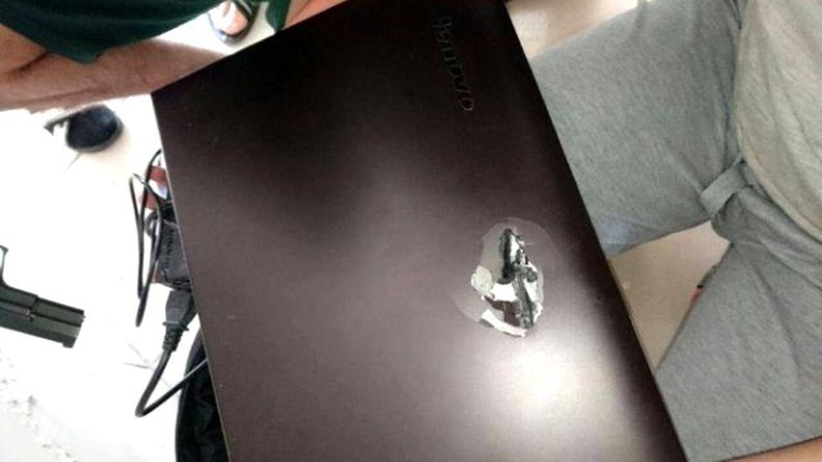 Teröristlerin Kurşunu, Özel Harekat Polisinin Başucundaki Laptopa İsabet Etti