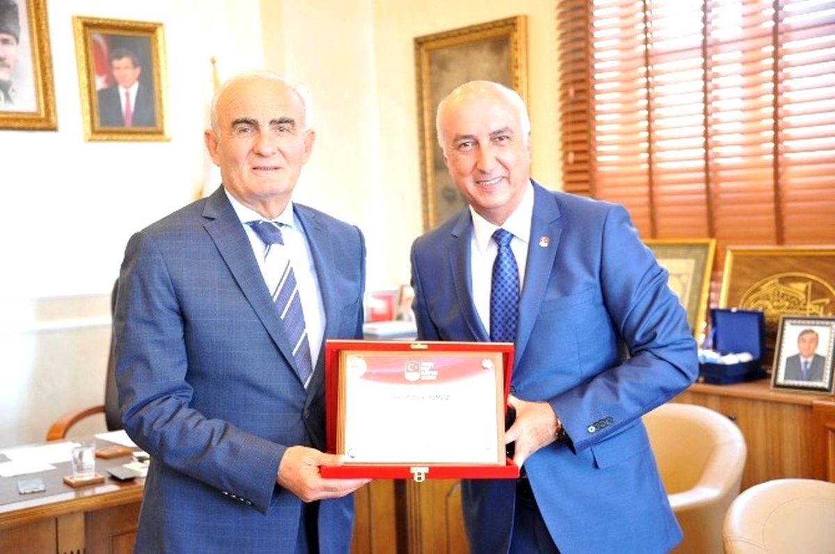 Tmok\'dan Başkan Yılmaz\'a Eğitim Desteği Teşekkürü