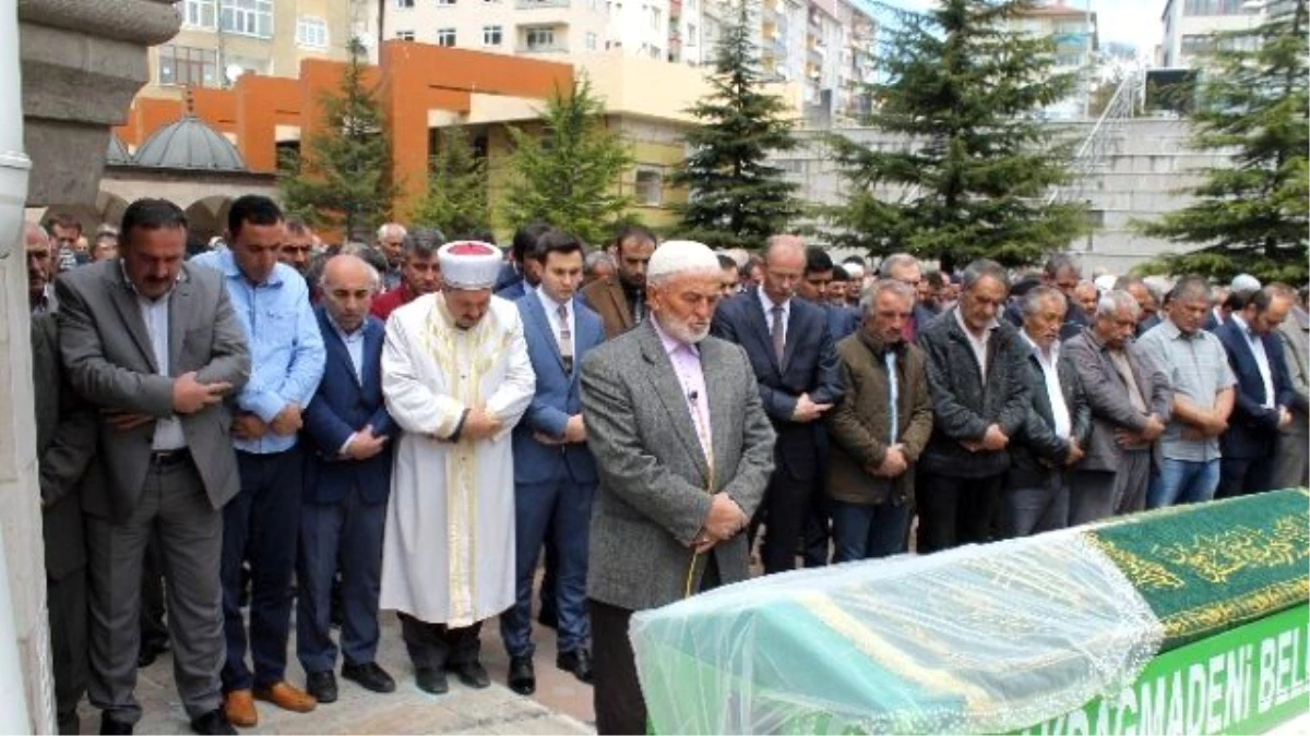Tunceli\'deki Kazada Ölen Öğretmen Memleketi Yozgat\'ta Toprağa Verildi