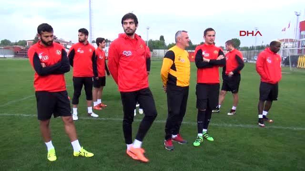 Vali Tuna, Eskişehirsporlu Futbolcuları Ziyaret Etti