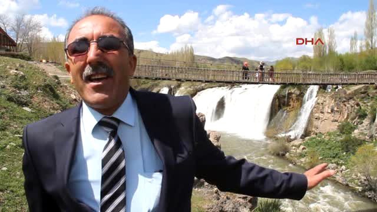 Vanlılar Muradiye Şelalesi\'ne Akın Etti