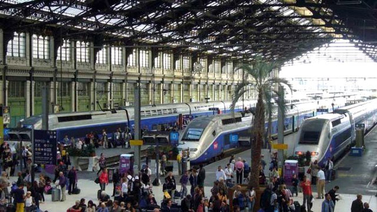 Almanya'da Tren İstasyonunda Bıçaklı Saldırı: 1 Ölü, 3 Yaralı