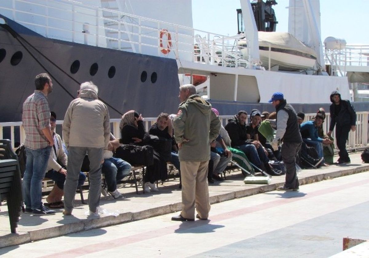 Çeşme\'de 30 Sığınmacı Yakalandı