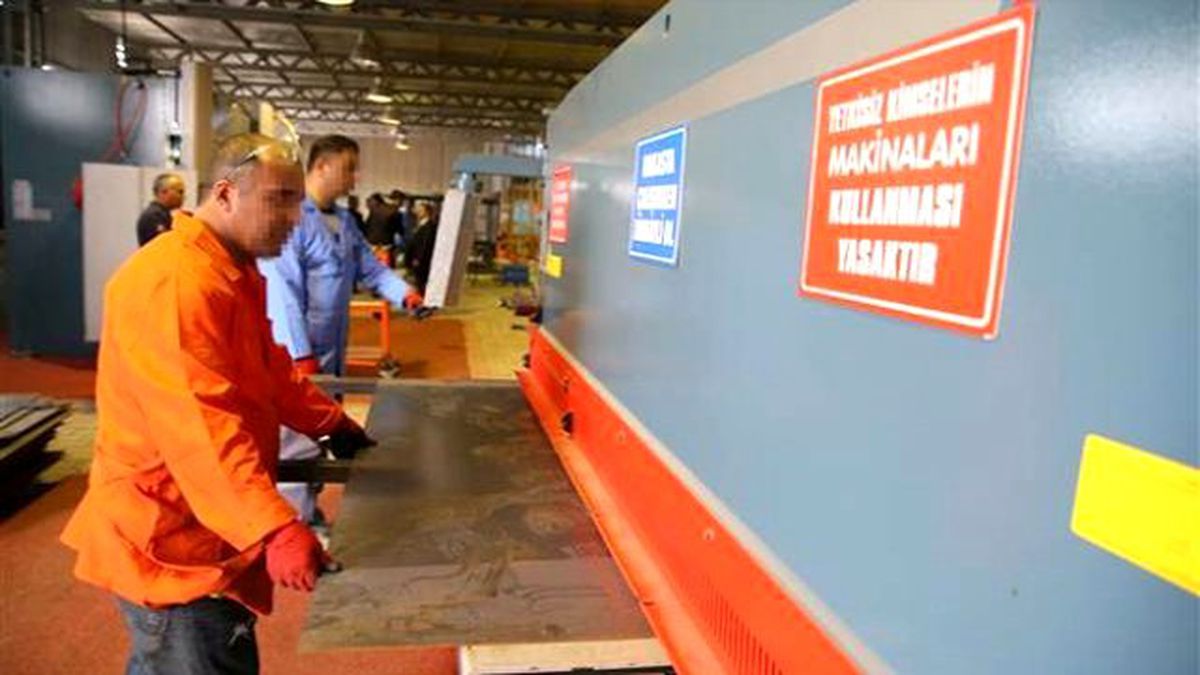 Cezaevindeki Demir Atölyesi \'Fabrika\' Gibi Çalışıyor