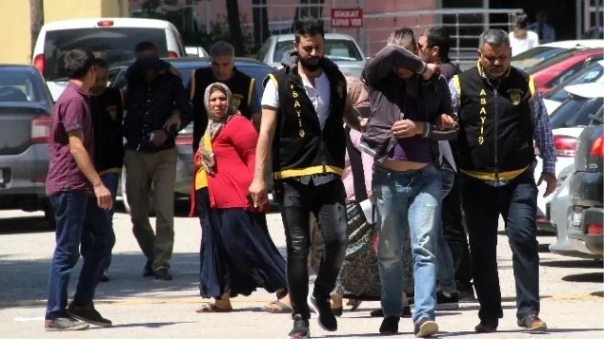 Çocukken Kandırdı, Cezaevinde Evlendi, İşkence Yapıp Fuhuş Yaptırdı