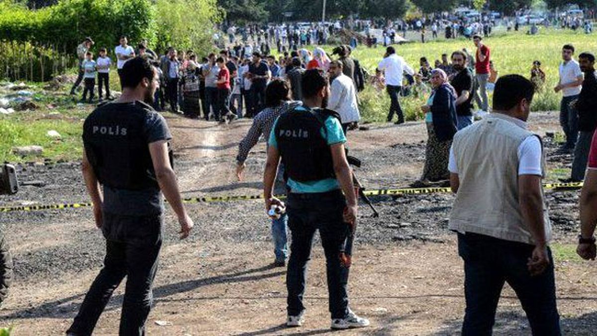 Başbakan Davutoğlu, Bakanlarla Birlikte Diyarbakır Saldırısını Değerlendirdi