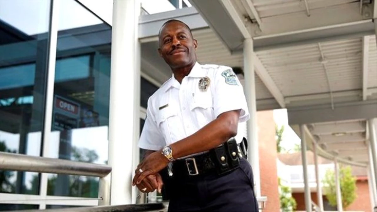 Ferguson\'a Atanan İlk Siyahi Polis Şefi Tarihe Geçti