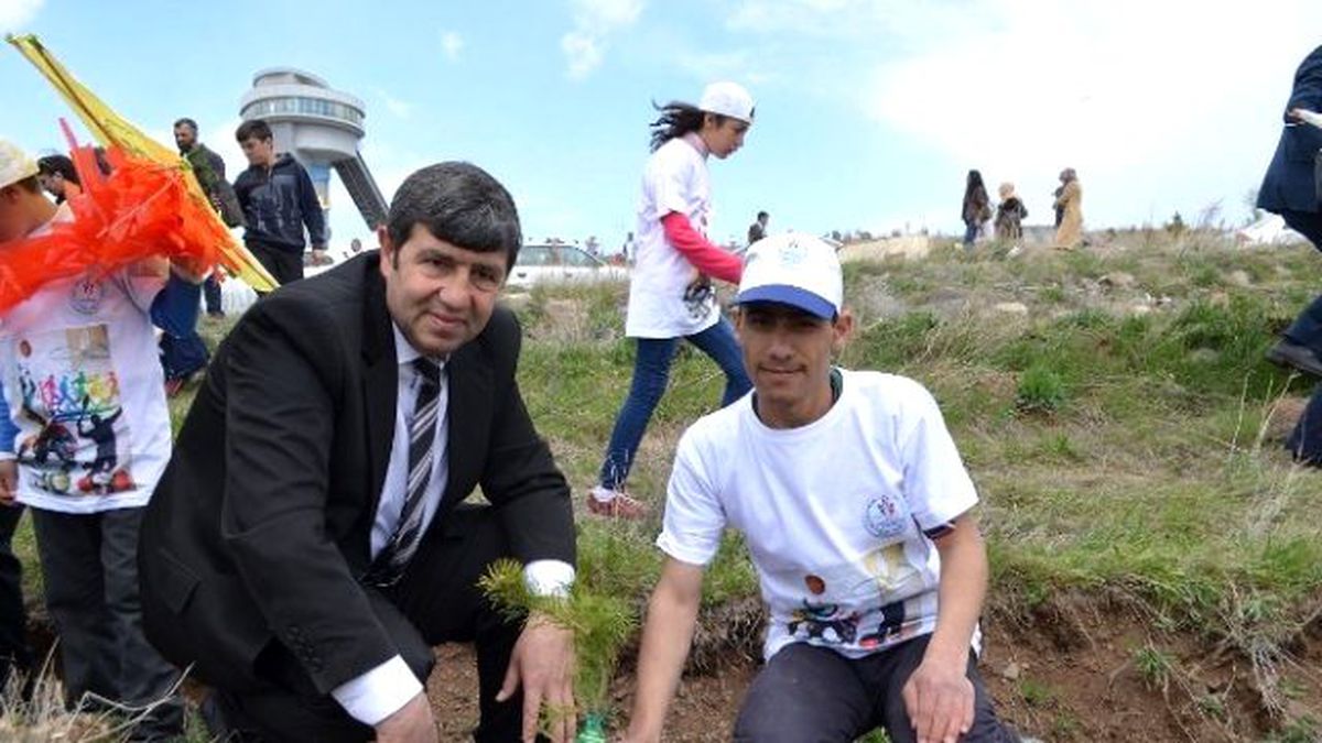 Ghsim ile Engelleri Aşarak Ağaç Diktiler