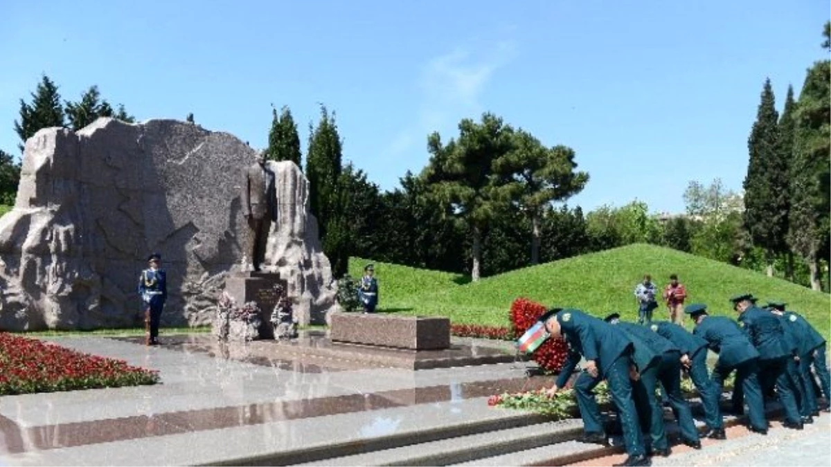 Haydar Aliyev, 93. Doğum Gününde Mezarı Başında Anıldı