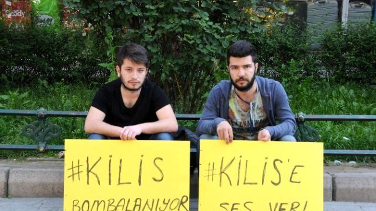 İki Arkadaş Kilis\'e Dikkat Çekmek İçin Dövizle Dolaştı