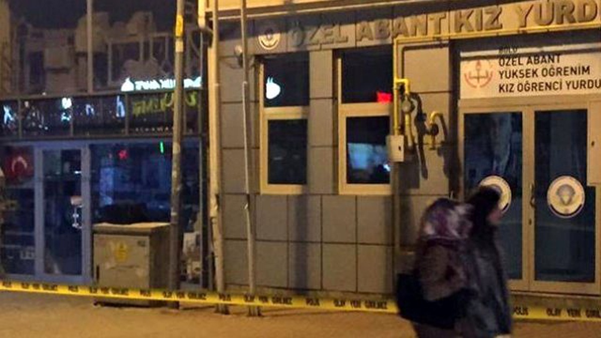 Kız Yurdunun Önünde Şüpheli Çanta Alarmı