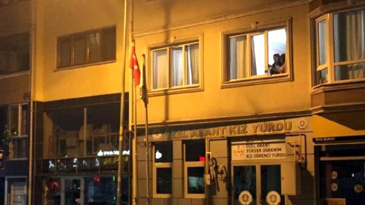 Kız Yurdunun Önündeki Şüpheli Valiz Fünyeyle Patlatıldı