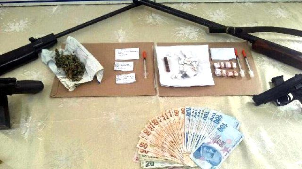 Kocaeli\'de Uyuşturucu Operasyonu: 12 Gözaltı