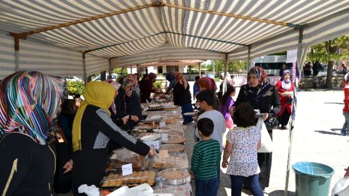 Kulu\'da Yardıma Muhtaç Öğrenciler İçin Kermes