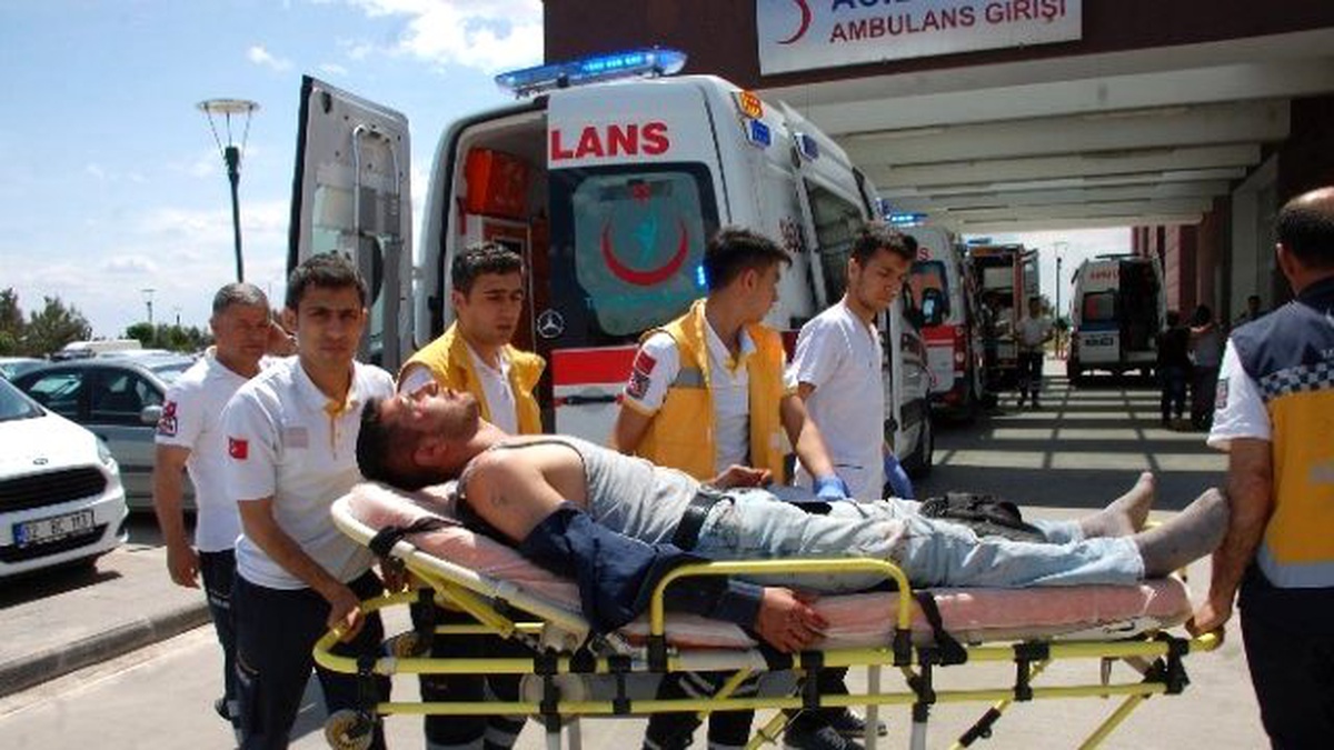Motosiklet Yayaya Çarptı: 2 Yaralı