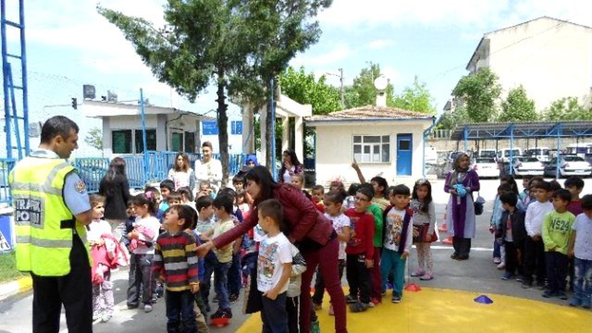 Öğrencilere Uygulamalı Trafik Kültürü Anlatıldı