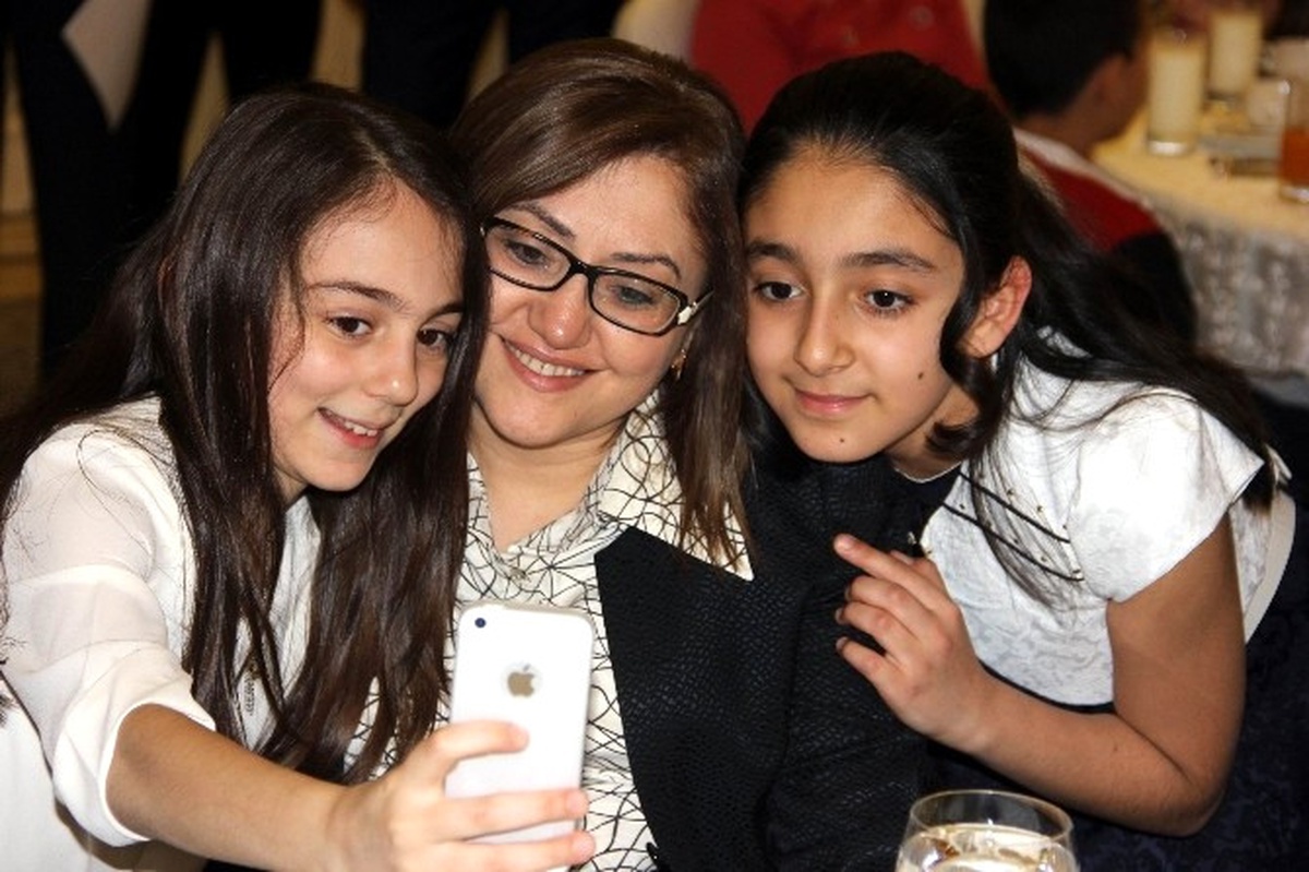 Şahin Anneler Günü Dolayısıyla Annelerle Buluştu