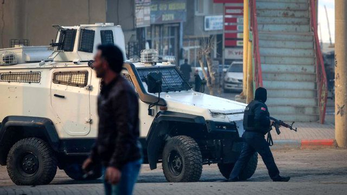 Şanlıurfa\'da PKK\'lılar Polise Ateş Açtı