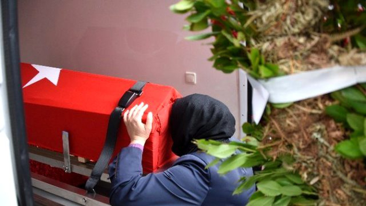 Şehit Polis İçin İstanbul Emniyet Müdürlüğünde Tören Düzenlendi