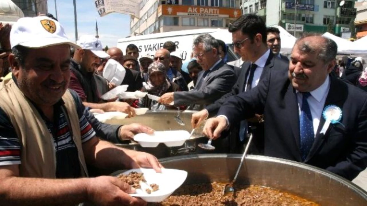 Sivas Vakıflar Bölge Müdürlüğü Yozgat\'ta Vatandaşa Vakıf Yemeği İkram Etti