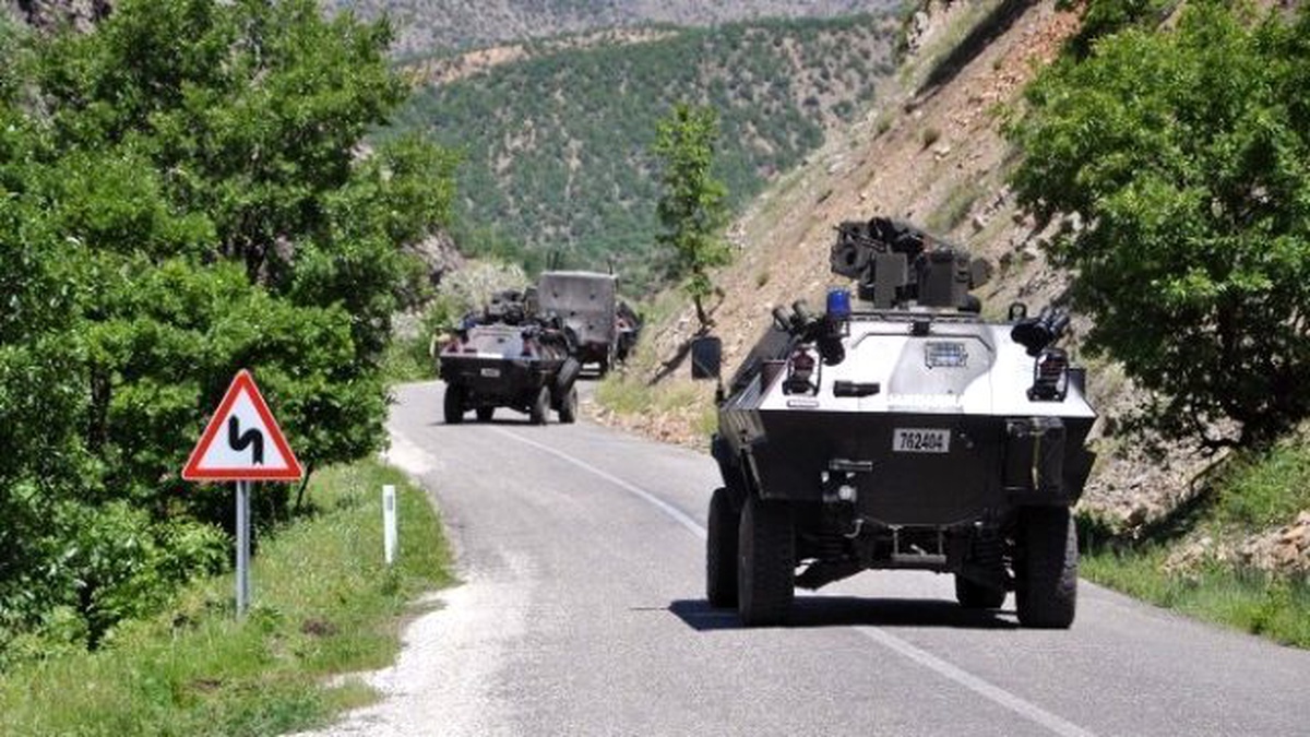 Tunceli\'de Karayoluna Döşenen Patlayıcıları İmha Etmek İçin Operasyon Başlatıldı