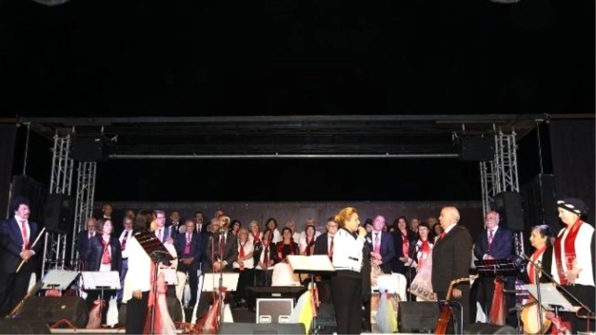 Urla Belediyesi Türk Sanat Müziği Topluluğu Anneler İçin Söyledi