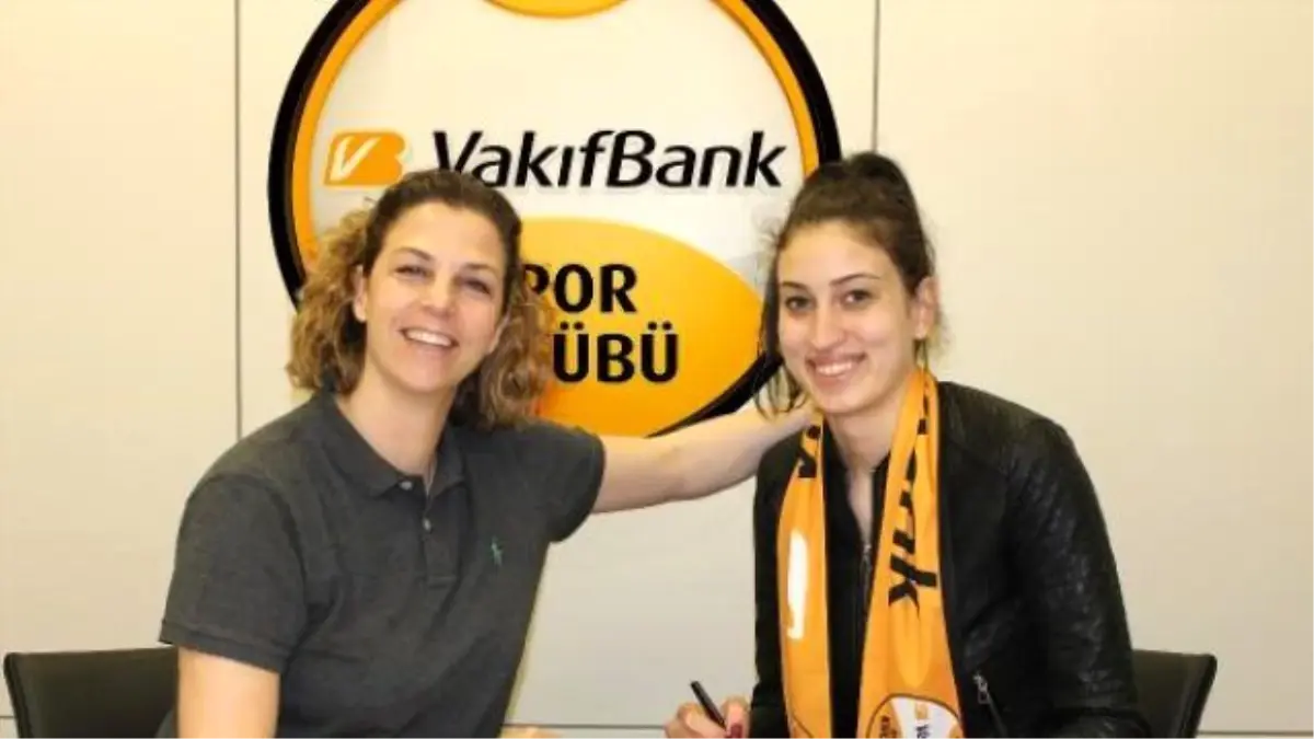 Vakıfbank, İç Transfere Kübra Akman ile Başladı
