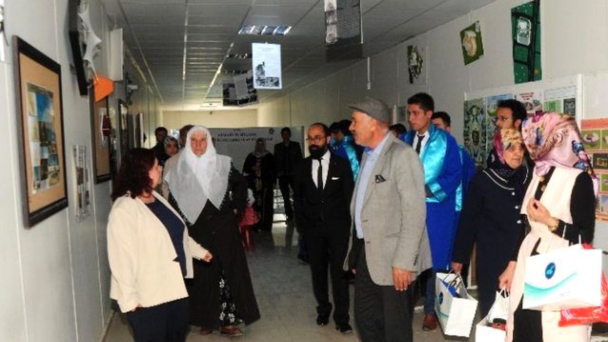 Van\'da "Engelsiz Üniversite ve Deprem Farkındalığı Poster" Sergisi