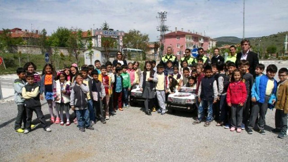 Yozgat\'ta Öğrenciler Trafik Kurallarını Eğlenerek Öğreniyor