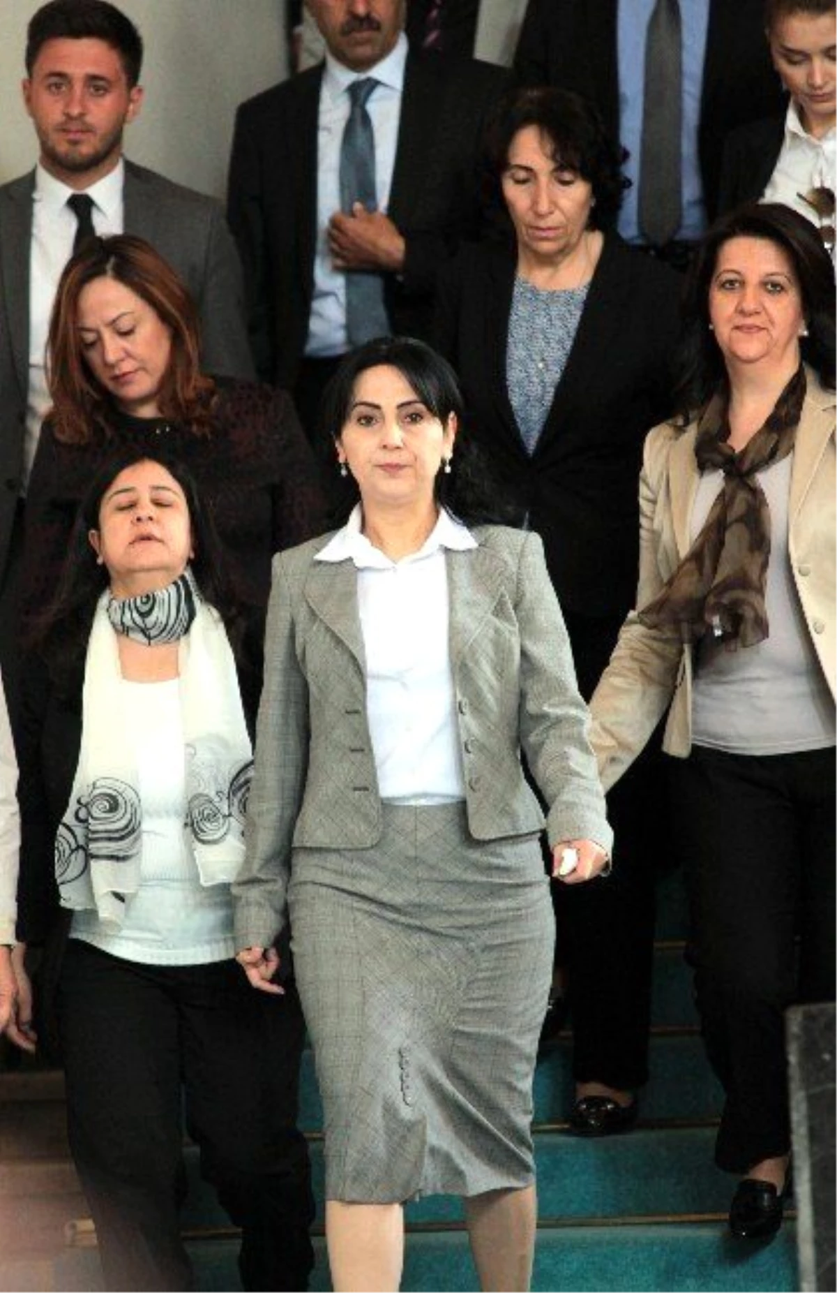 Yüksekdağ\'dan Davutoğlu\'na Eleştiri