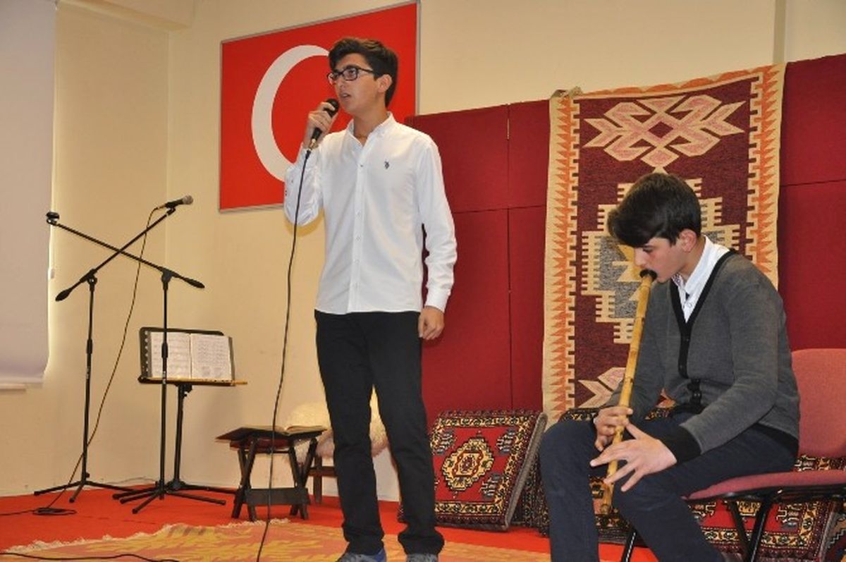 Yunus Emre Şiirleriyle Anıldı