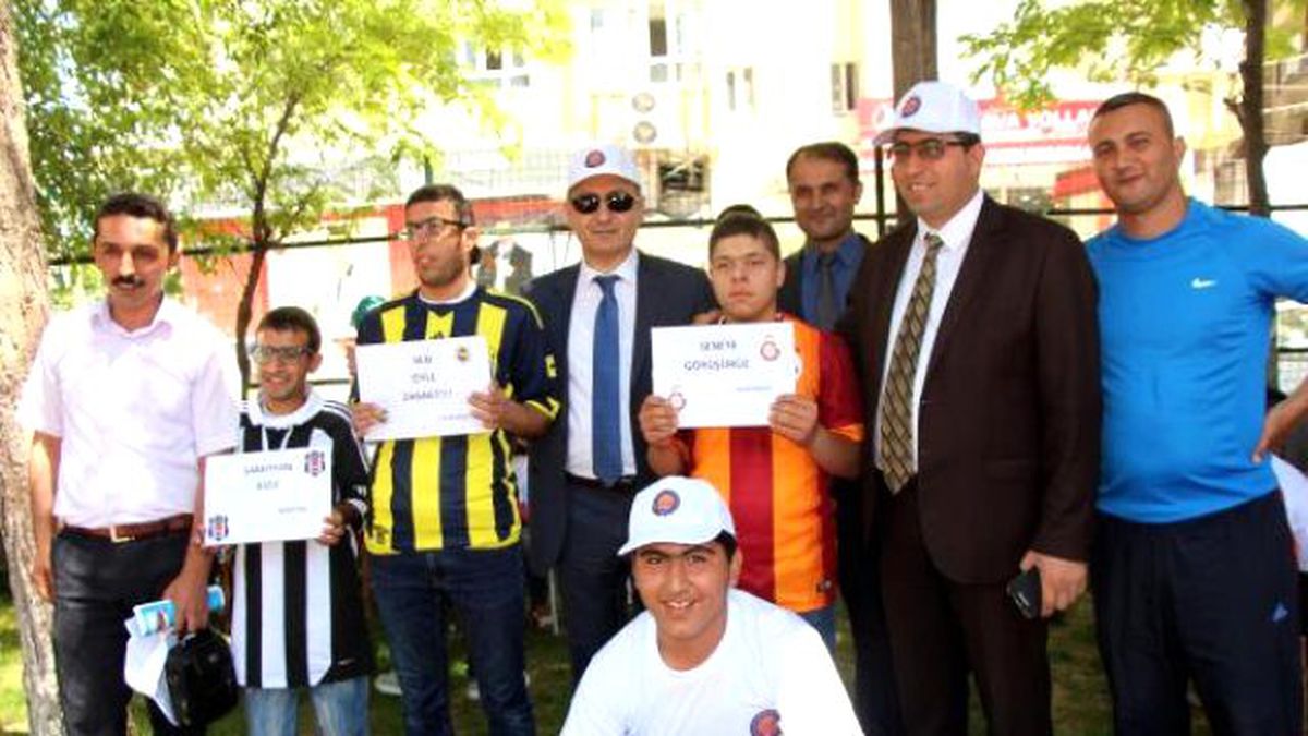 Zihinsel Engelli Taraftarların Şampiyonluk Çekişmesi