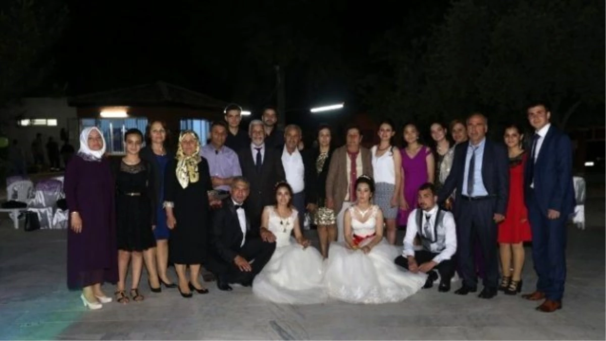 Aydın\'da İki Gelin İki Damatlı Düğün