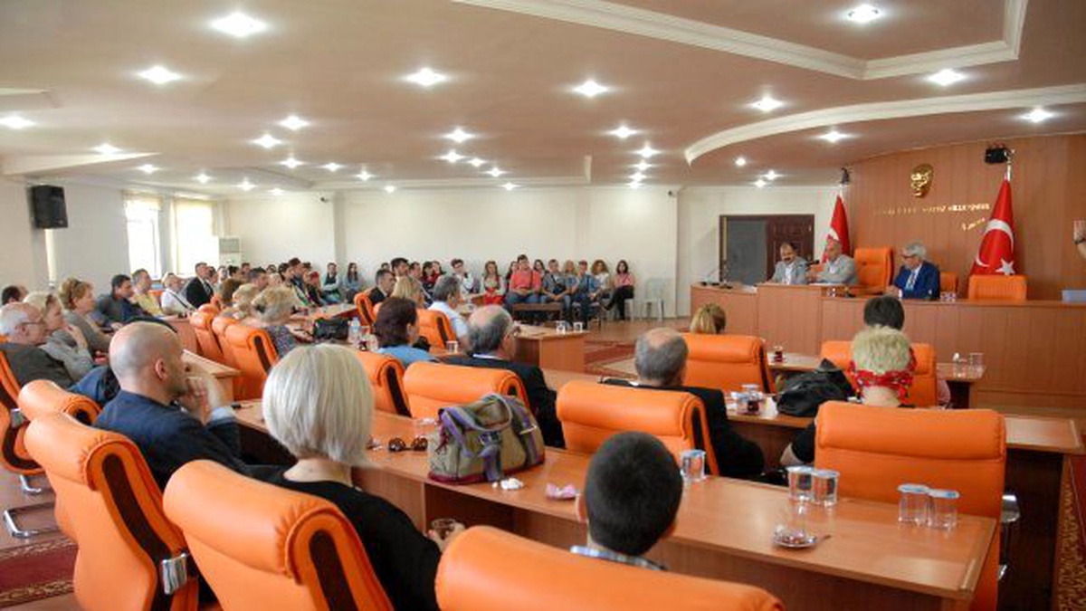 Balkan Türkleri\'nden Belediyeyi Ziyaret
