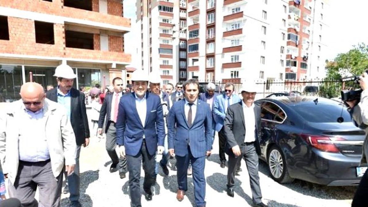 Başkan Hazinedar, Annesi Adına Yaptırdığı Okul İnşaatını İnceledi
