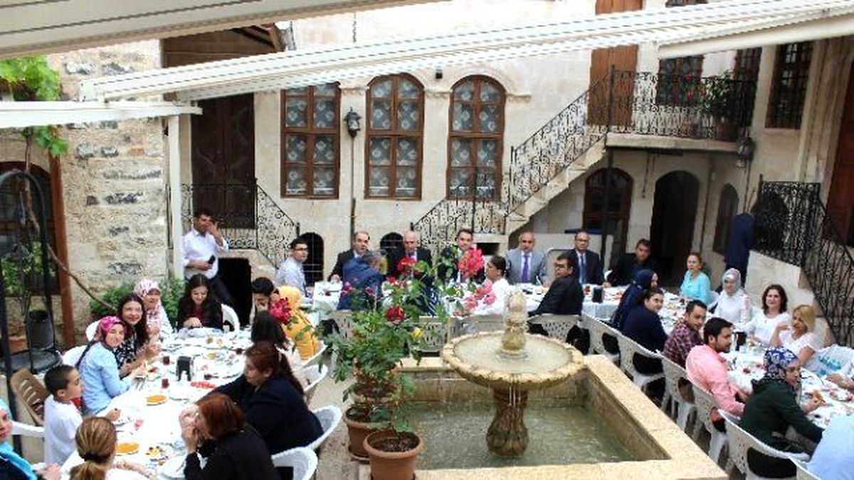 Başkan Kara, Hemşireler Günü Nedeniyle Kahvaltı Verdi
