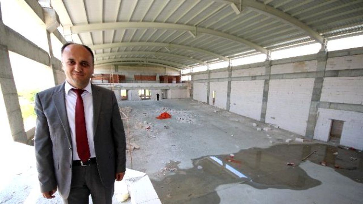Başkan Özaltun, Beyşehir Kültür Merkezi\'nde İncelemelerde Bulundu