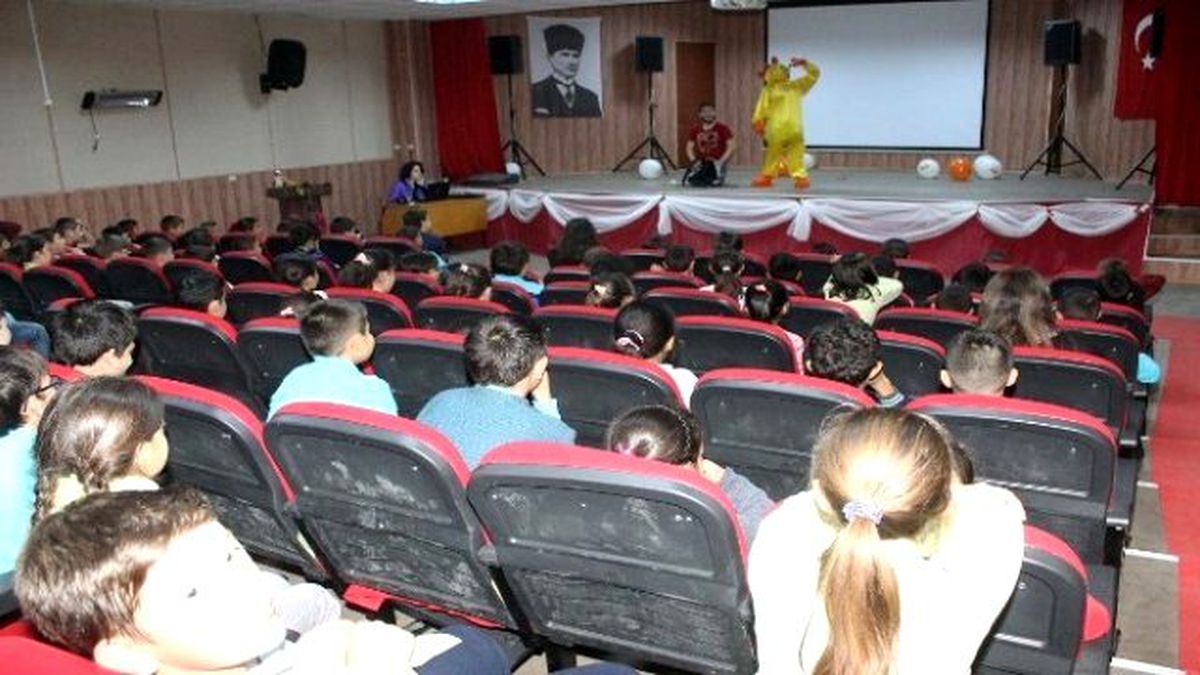 Belediyeden Bin Öğrenciye Tiyatro