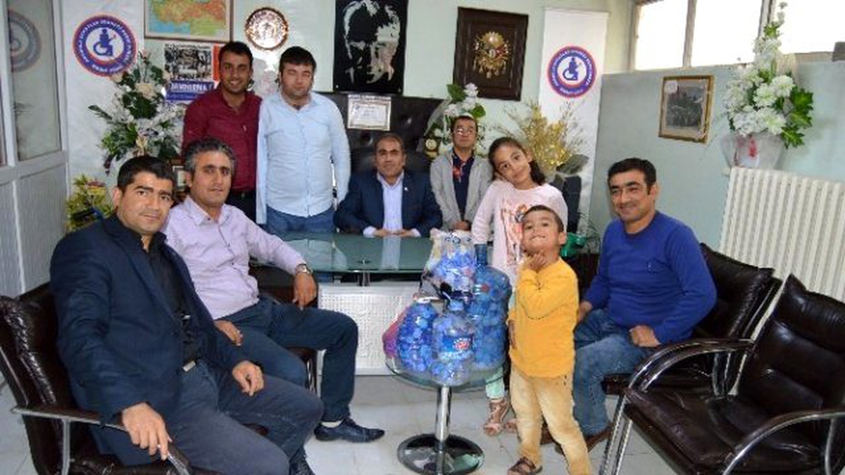 Besnili Çocuklardan Engellilere Mavi Kapaklı Destek