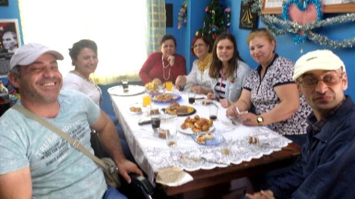 Doğum Günü Kutlanan Engelli Genç Sevinçten Havalara Uçtu